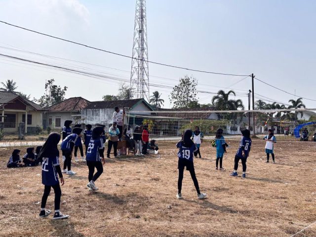Tim Voli Putri MTs N 2 Lampung Timur Melaju ke Final Turnamen HUT Ke-81 Republik Indonesia Tingkat Kecamatan Raman Utara