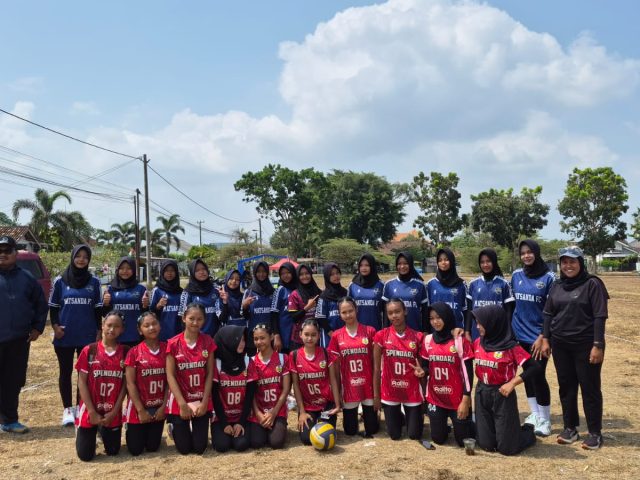 Gemilang di Peringatan HUT Ke-81 RI, Tim Voli Putra dan Putri MTs N 2 Lampung Timur Raih Juara I Kecamatan Raman Utara