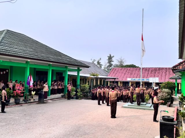 MTs N 2 Lampung Timur Gelar Upacara Peringatan Hari Pramuka ke-65, Tanamkan Nilai Disiplin dan Tanggung Jawab