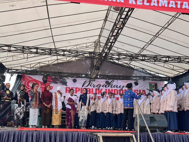 ASKARA CHOIR MTsN 2 Lampung Timur Warnai Upacara Penurunan Bendera HUT Ke-81 RI di Raman Utara